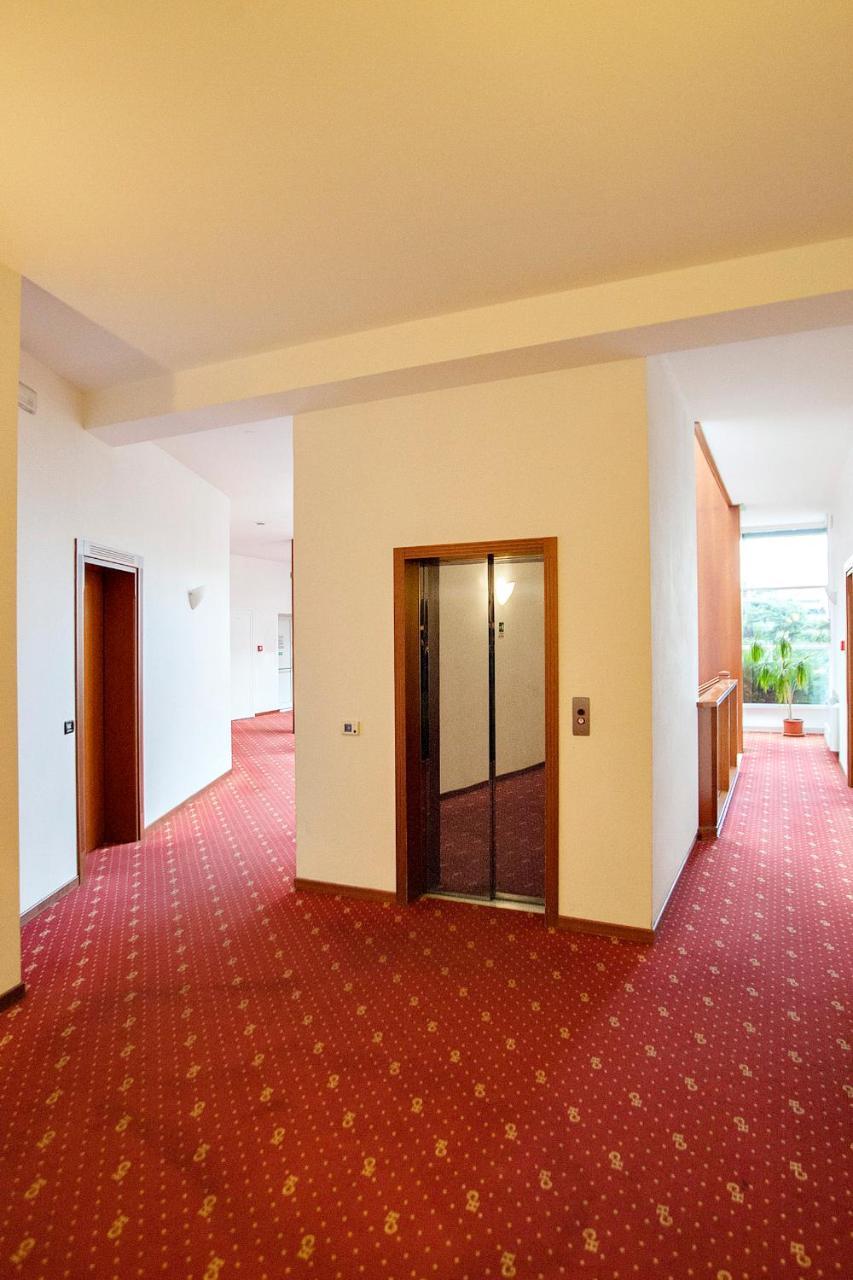 Hotel Garibaldi Padova Bagian luar foto