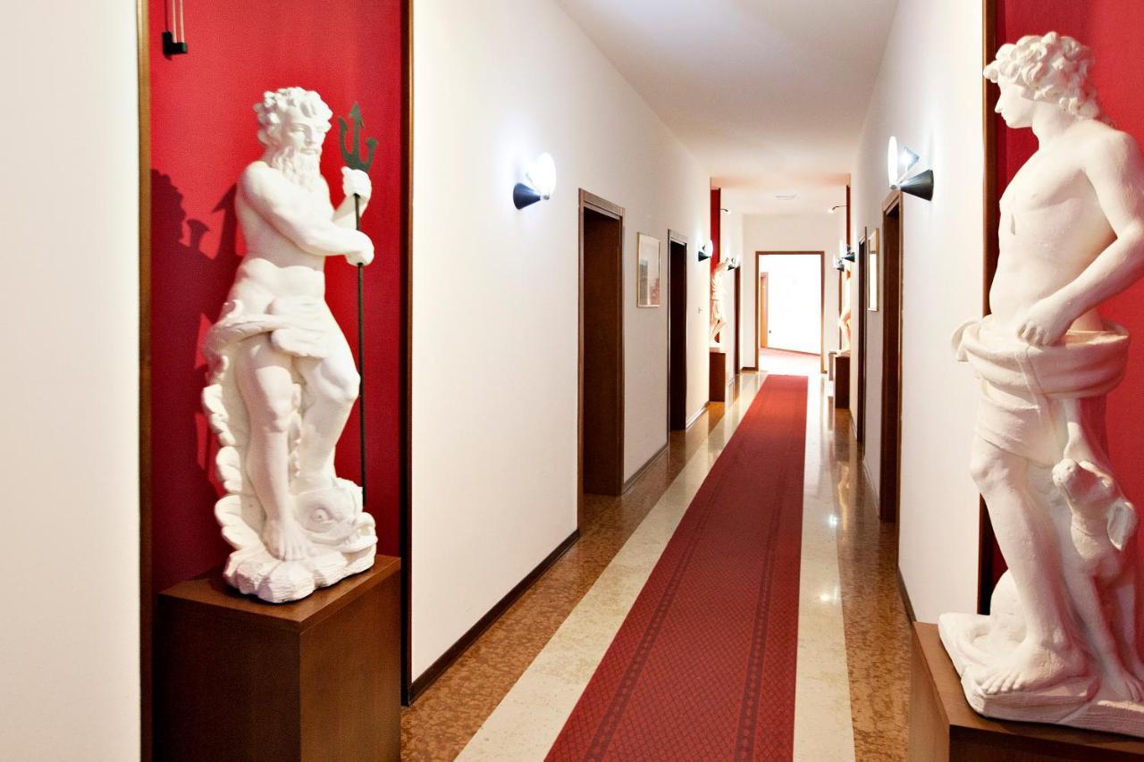 Hotel Garibaldi Padova Bagian luar foto