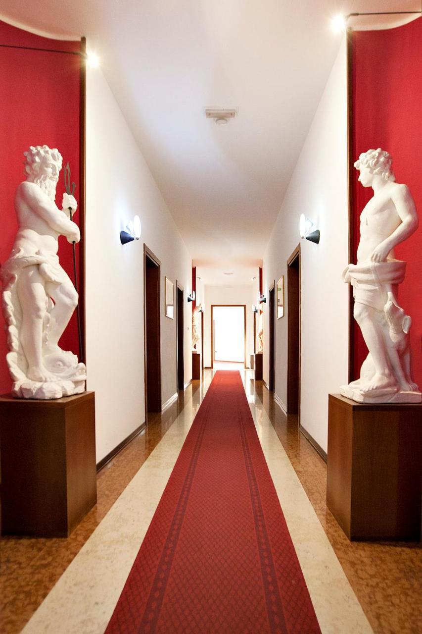 Hotel Garibaldi Padova Bagian luar foto